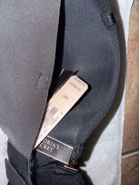 2 pack Victoria's Secret Strapless Bra in Black and Cream